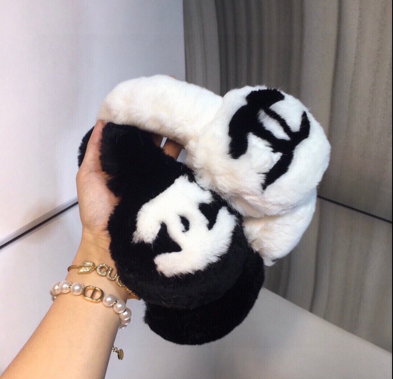 Black & white earmuffs in stock