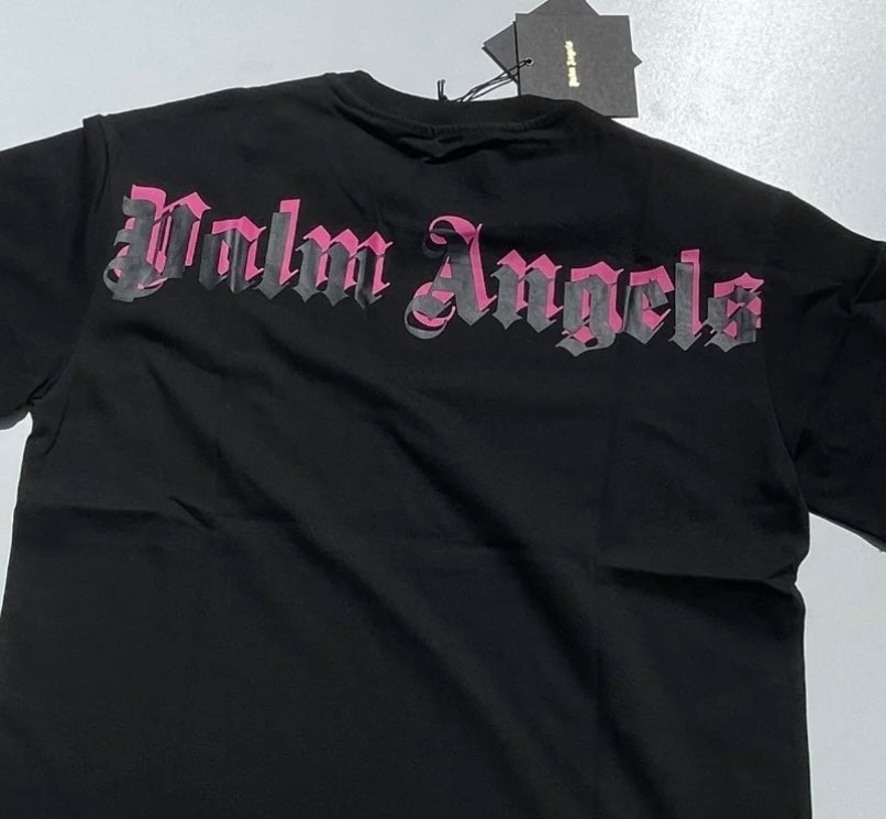Black & pink T’shirt