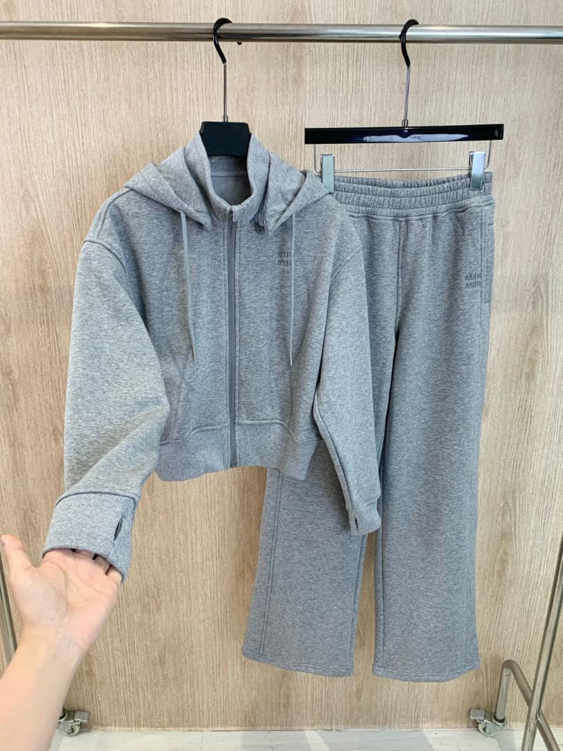 Multi choice tracksuit