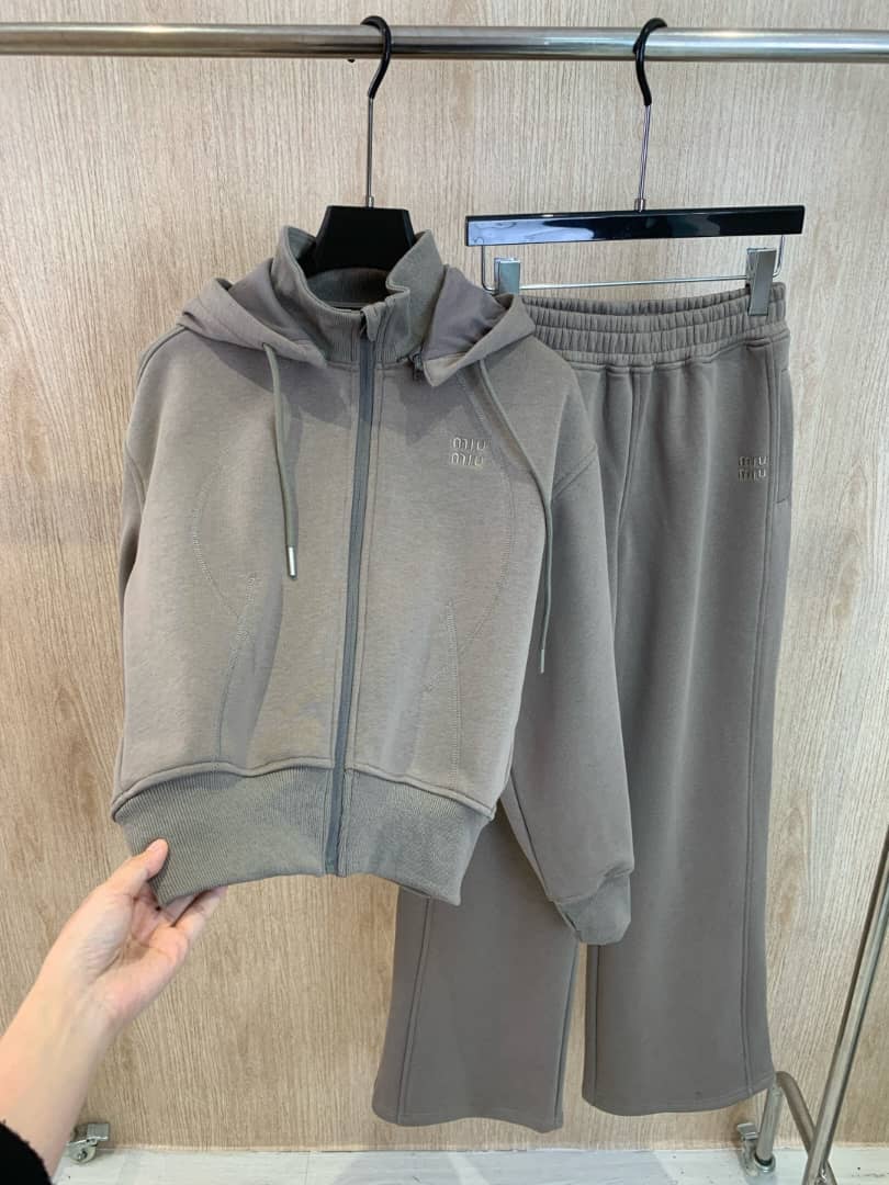 Multi choice tracksuit