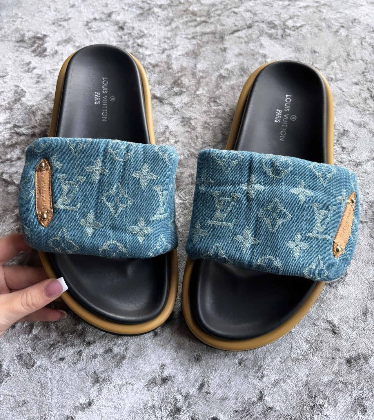 Light blue denim sliders