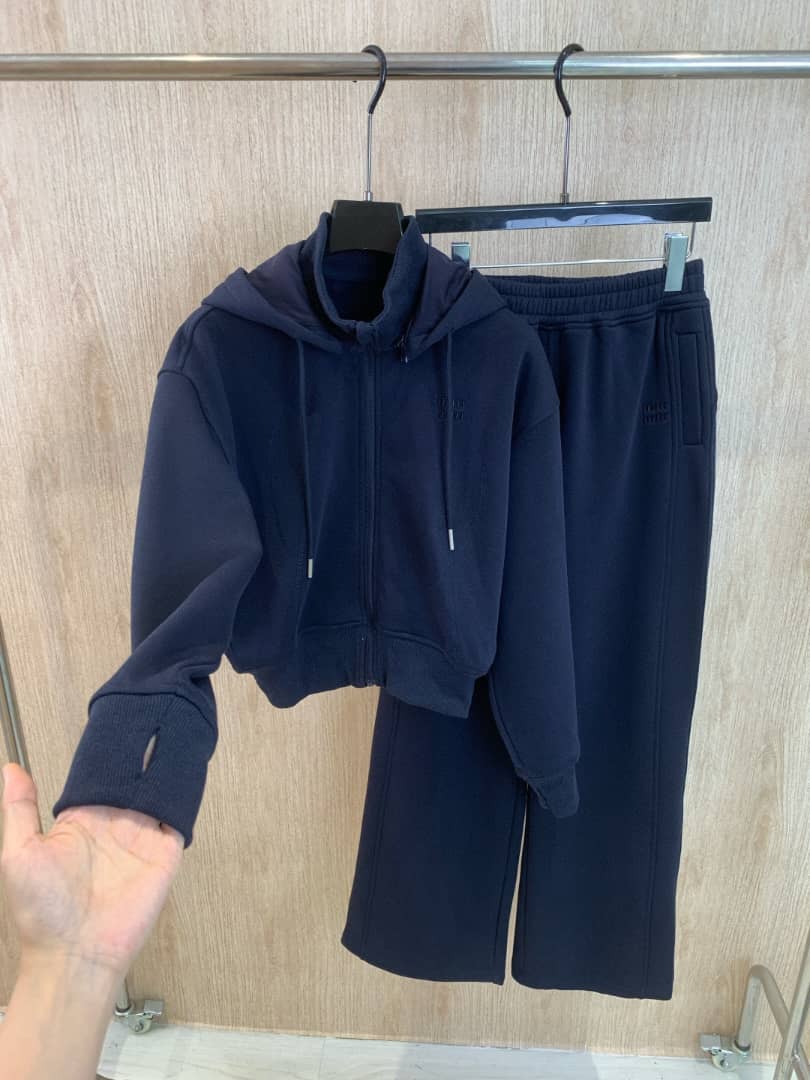 Multi choice tracksuit