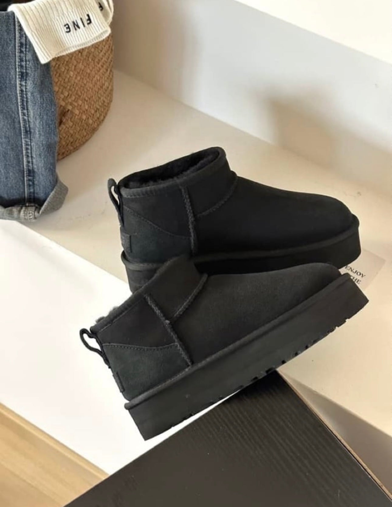 Black mid platform