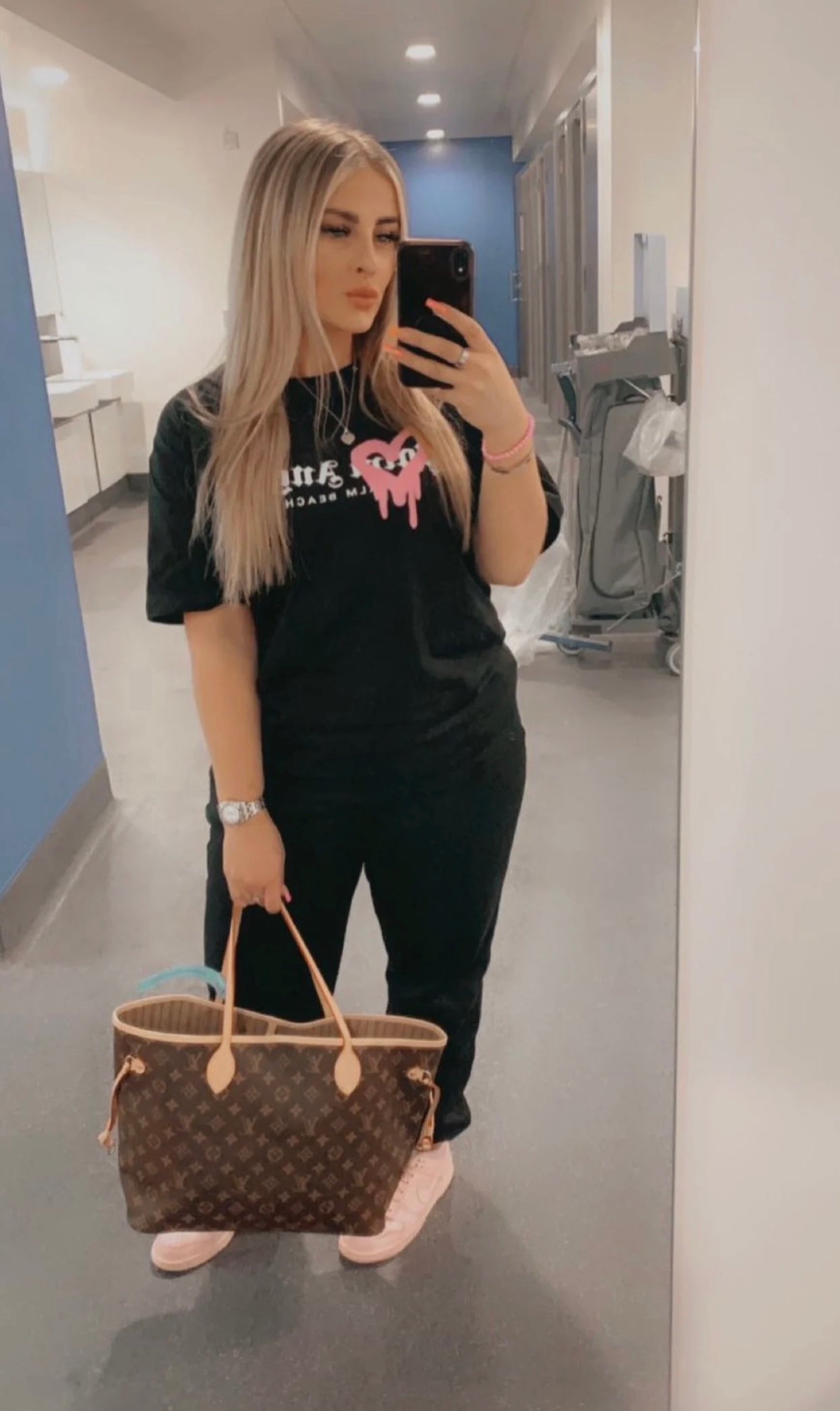 Black & pink tee