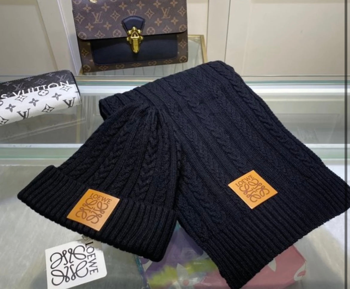 Black hat scarf set