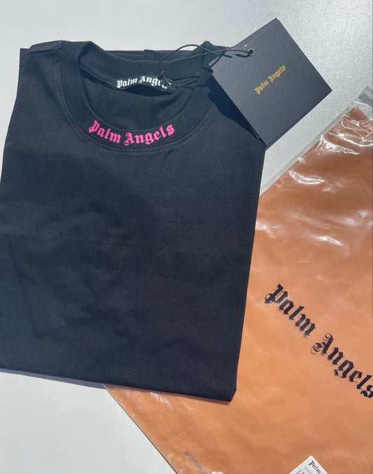 Black & pink T’shirt