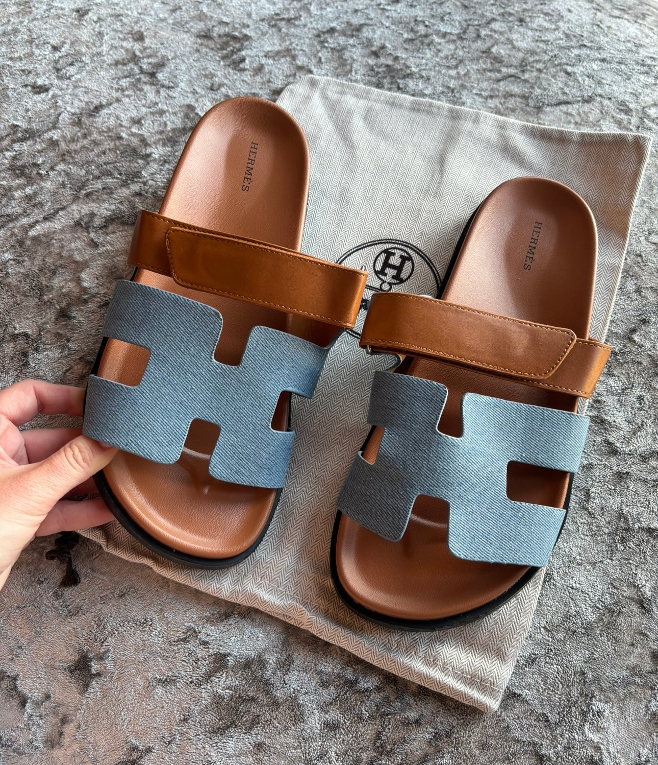 Tanned strap sandals