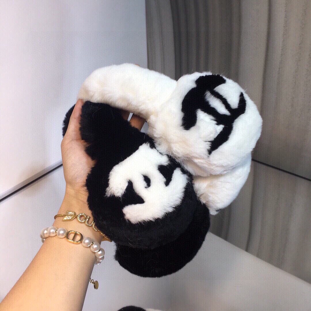 Black & white earmuffs