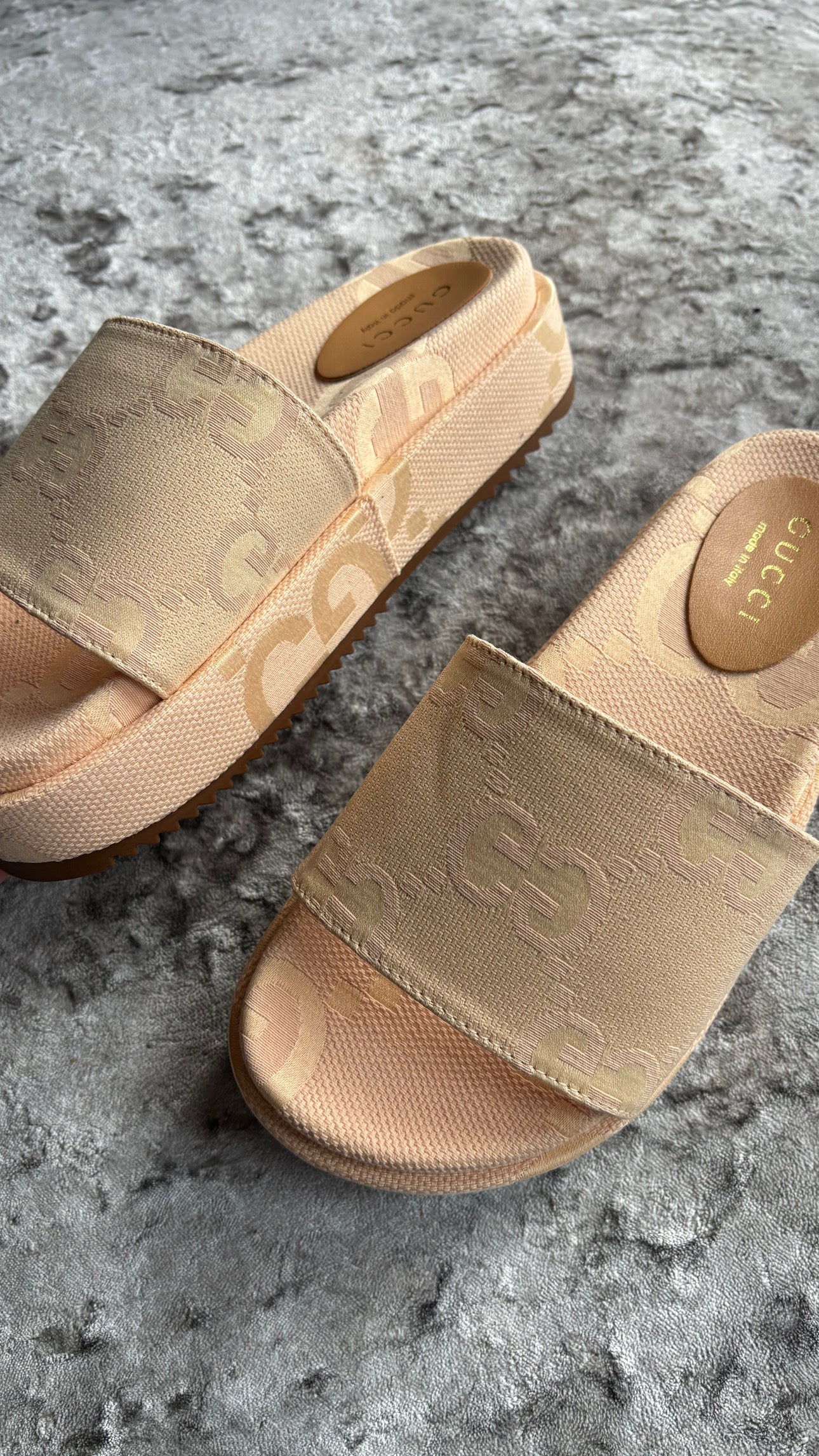 Apricot platform sliders