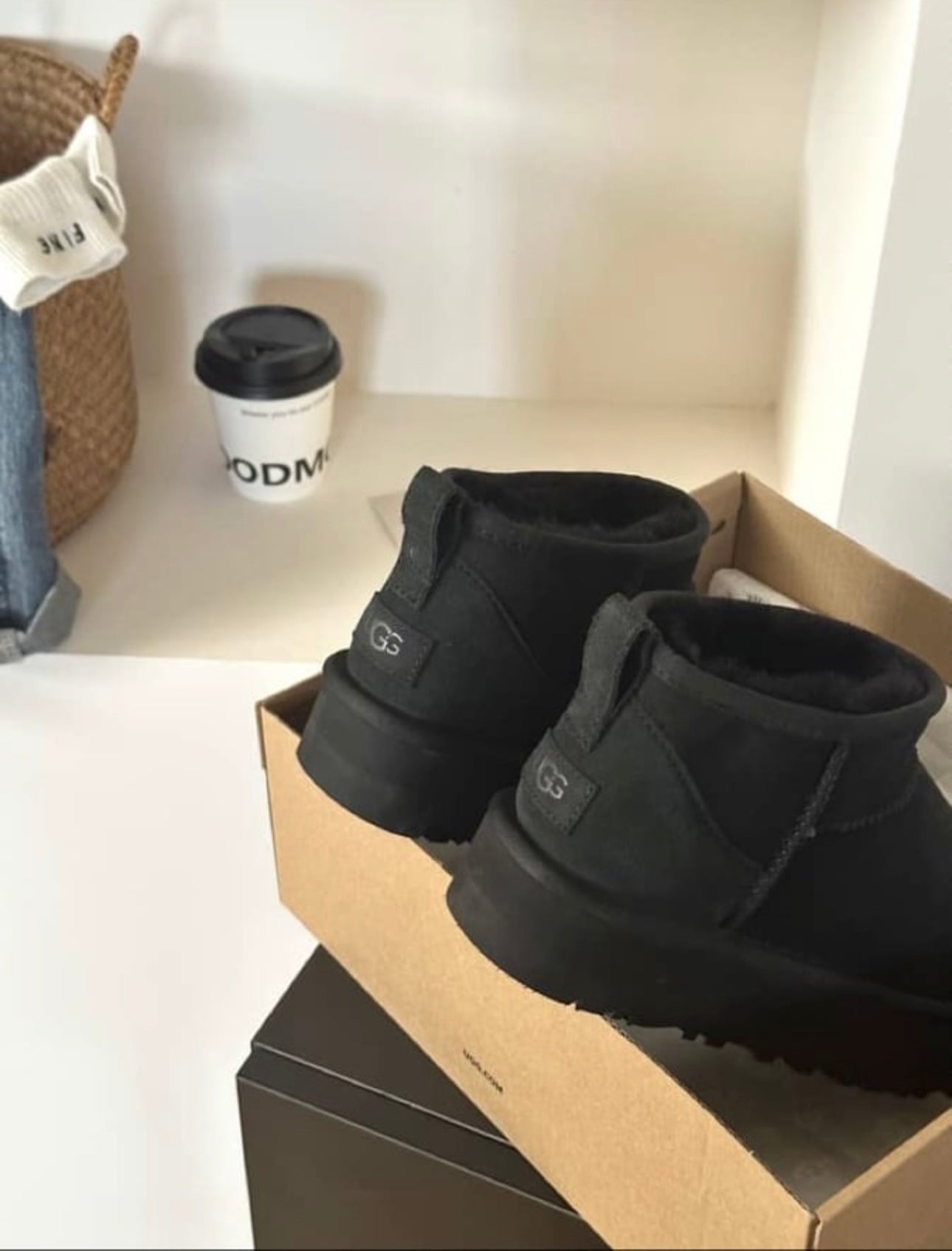 Black mid platform